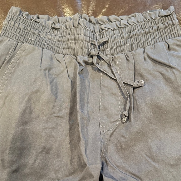 Abercrombie & Fitch Gray Quilted Pants - Picture 3 of 4